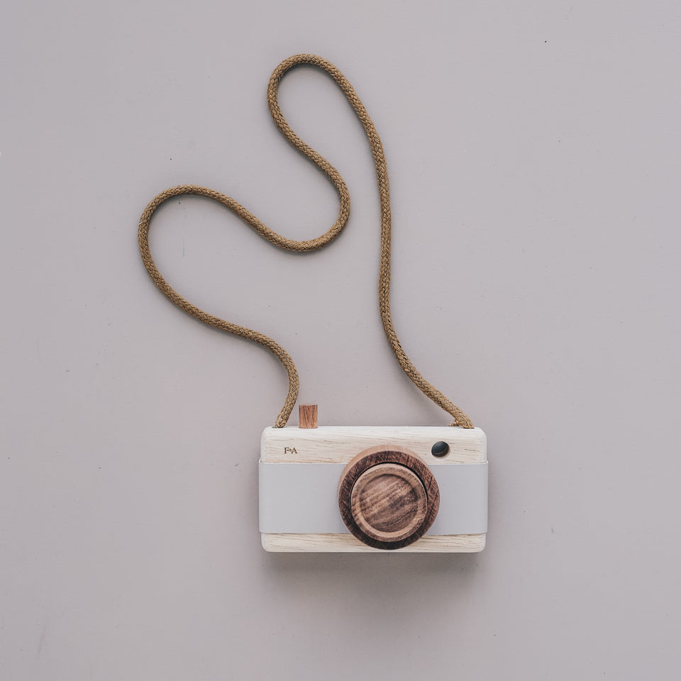 Wooden Camera (Grey Lilac)